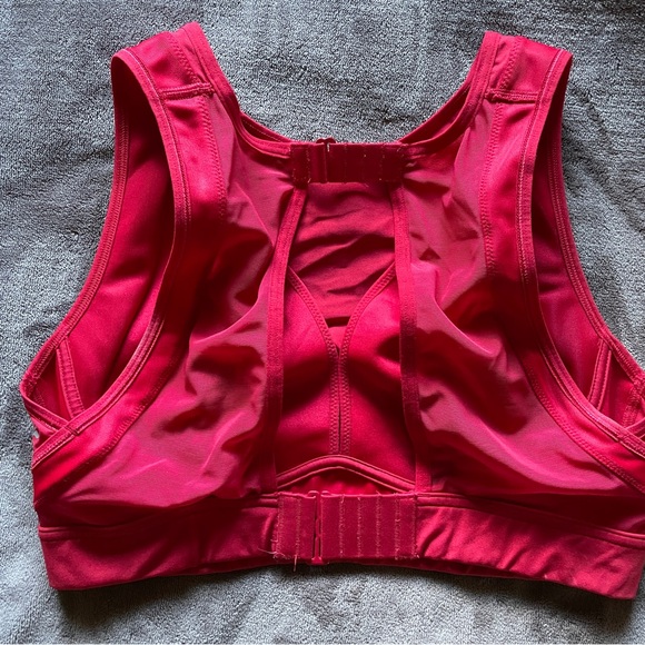 Fabletics Red Sports bra and leggings set 🔥 - Picture 4 of 13